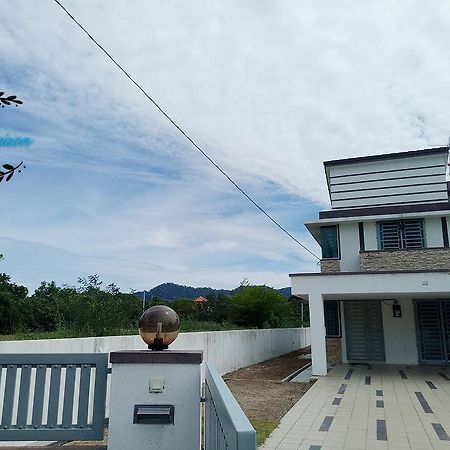 Sri Manjung Ma Maison Homestay Лумут Екстер'єр фото