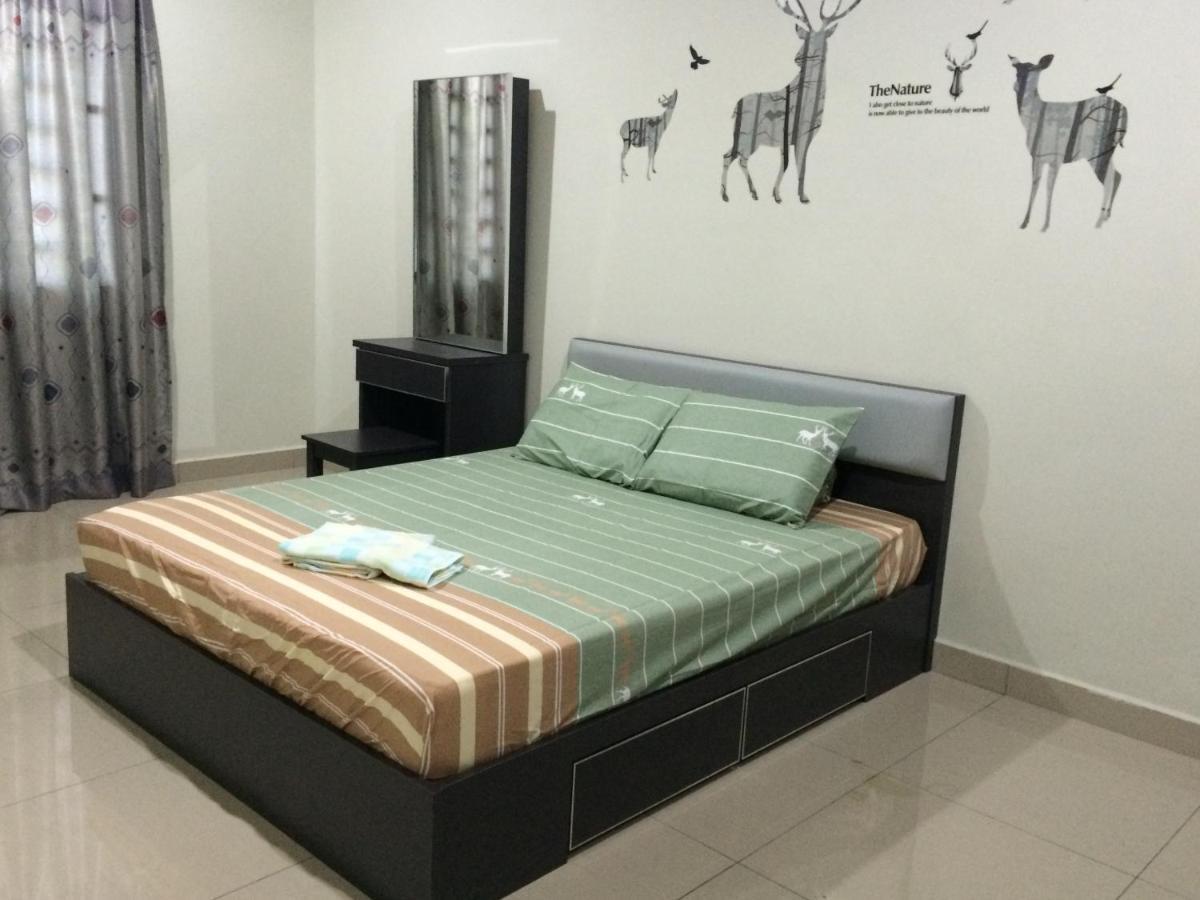 Sri Manjung Ma Maison Homestay Лумут Екстер'єр фото